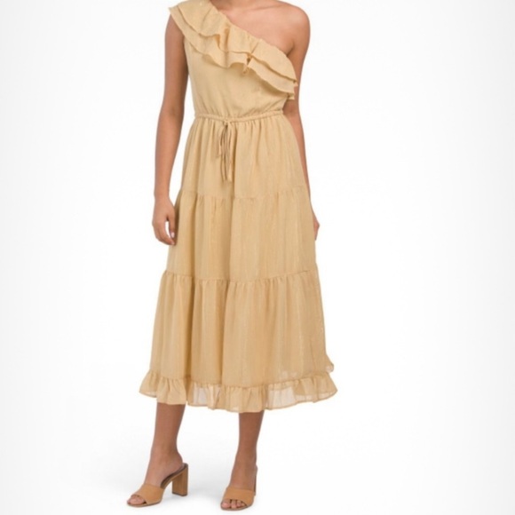Heartloom Dresses & Skirts - Heartloom One Shoulder Ruffles Metallic Dress in Sunshine size Medium